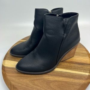 Dr. Scholls Morgan Black bootie. Size 8 1/2 women’s. Like new condition Wedge